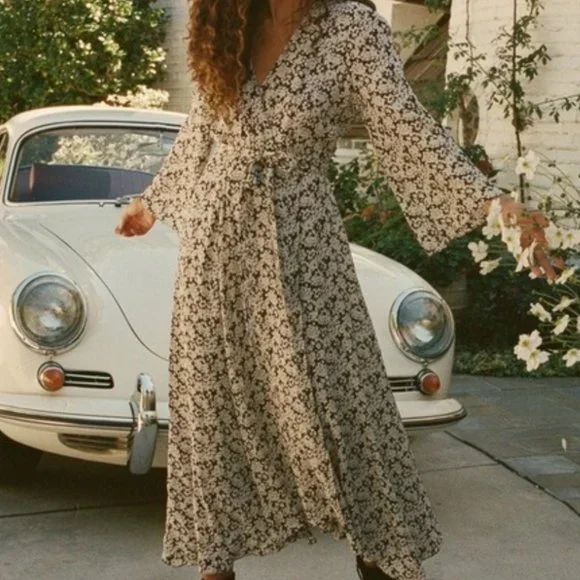 Doen Augusta Dress in Faded Queen Anne's Floral (minor spots) - Picture 2 of 16